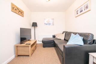 6 bed house with free secure parking & 3 bathrooms - 5