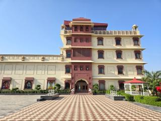 Pink Mahal Hotel & Resort - 8