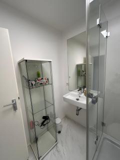 Apartment mit 3 Wohn- Schlafzimmern - 6