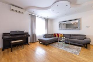 Red home apartment with private parking - 3