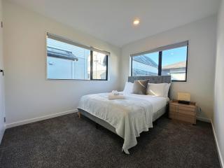 Brand New 3BR v Beach&Train Walk v Courtyard Garage - 3