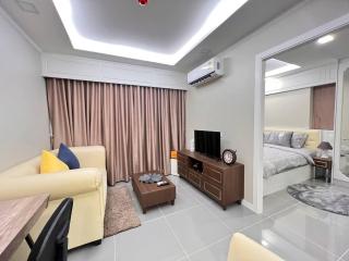 Luxurious 1-Bedroom Condo with Pool Near Jomtien Beach - 9