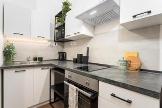 Green Goblin Apartments with FREE PRIVATE PARKING - 1