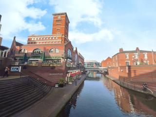 2 Bed City Centre Apartment, Sleeps 6, Walk to Arena & Parking - 6