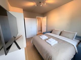 Spacious & Cozy Apartment with Balcony - 8