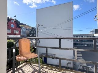 Spacious & Cozy Apartment with Balcony - 2