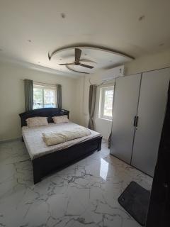Premium 3BHK Family Apartment with Parking and Fast Wifi - 6