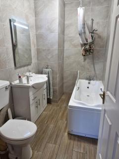 House Sleeps 9 with Parking - 1