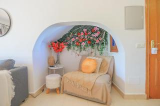 Casa Flores - Private Garden Apt, Pool & 5 min walk to Beaches - 2