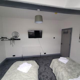 6 BR Home Free Parking Sleeps 14 Table Tennis City Centre Pool Table - 2