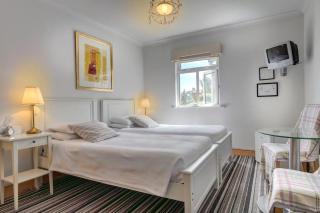 Centrally located just 5km from Stephens Green, Guinness Store House and Temple Bar ! - 2