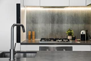 Stylish Central Gem 2B CBD Apt With Pool, Gym & Sauna - 4