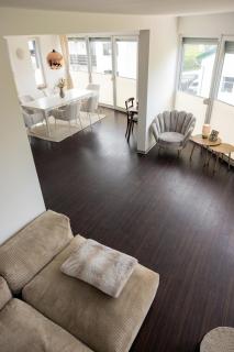 Helles Penthouse mit Dachterrasse & Bergblick - 2