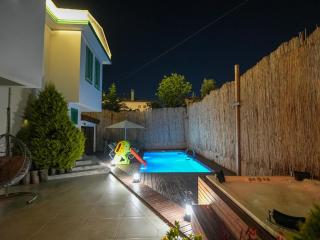 Yeşil Panjurlu Bahçeli Villa - 4