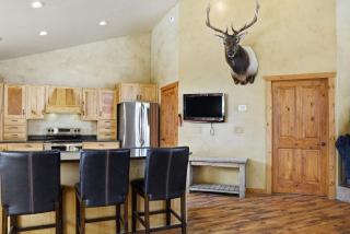 Spacious Retreat Near Yellowstone home - 5