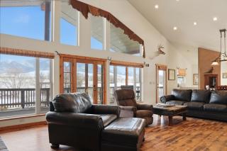 Spacious Retreat Near Yellowstone home - 2