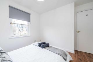 Stylish 2BR -Free Parking -Near Shops and Cafes - 5