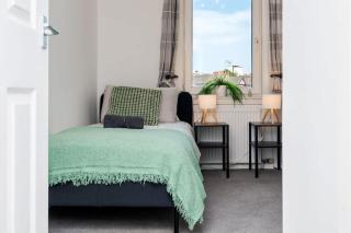 Free Parking & Easy Glasgow Access - WiFi - 8