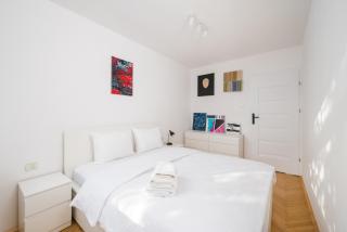 Plac Zbawiciela Harmony Apartment by BookingHost - 8