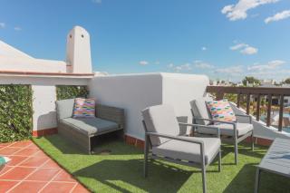 Casa Flores - Rooftop Sunset Terrace Apt, Pool View near Beaches - 1