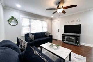 Newly Remodeled Cozy Home Minutes to Downtown-Family Friendly - 0