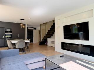 Workers and Family Homes 5BR Team House for 10, Free Parking Near Volvo & Landvetter - 8