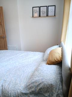 Holywood Centre Terrace House - 3
