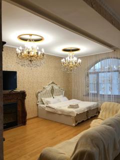 4-Bedroom Family Cottage in Almaty - 4