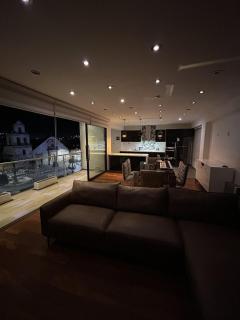 Luxury apartment with park views - 3