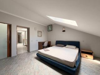 Classical Deribasivska 3-Bedrooms Apartment - 8