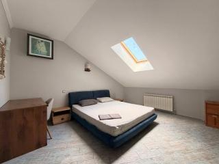 Classical Deribasivska 3-Bedrooms Apartment - 0