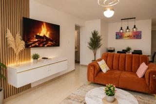 Spacious 2BR in Gated Estate WiFi, Parking & Washer - 0