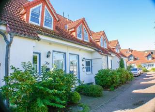 Haus Vogelsand - Reihenhaus mit Garten - 0
