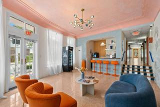 Blue Flamingo Suites - 9