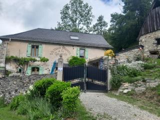 Le vieux vieux manoir de la guardo face au Mont Valier - 0