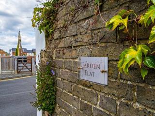 Tide And Seek - Garden Flat by the Sea - 3