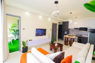 Luxury 1 Bedroom Apartment in Westlands, Infinity Pool, Gym & Fast WiFi near GTC - 1