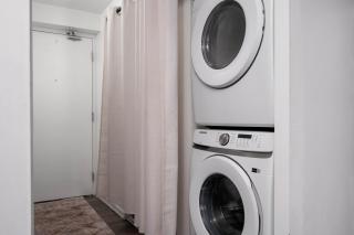 Huge 2BD 2BA with Sofa Bed and CN Tower VIew! - 3