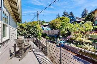 Sun-Drenched Queen Anne DADU - 7