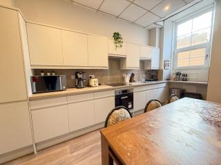 Glasgow City 5BR Flat Sleeps 10 Sauchiehall St - 5