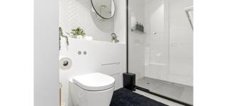 Luxury 2 Bedroom High Rise CBD Apartment with Gym and Pool - 8