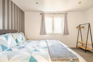 2 Bedroom Bungalow with Private Garden - 1