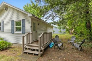 Charming 2-bedroom house in Saugatuck with AC, WiFi, Pet Friendly - 1