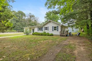 Charming 2-bedroom house in Saugatuck with AC, WiFi, Pet Friendly - 3