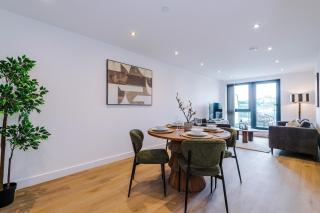 Stylish 2BR City Apartment Free Parking & Terrace - 3
