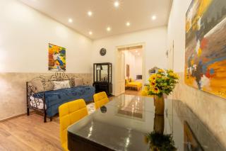 Grand Historic Residence with New Luxury Marble Design-Main Square - 8