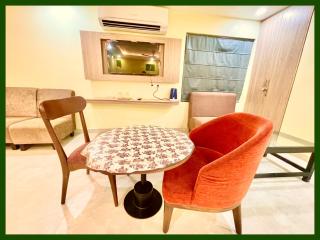 SEA BEACH HOTEL - Fully Air Conditioned - RO-BE-INN - PURI - Near Shree Jagannath Temple - Golden Beach - Light House Beach, Lift, Restaurant ,Parking, Free Wi-Fi , near P A R K Guest House ! Premium Rooms With Family Retreat - 5