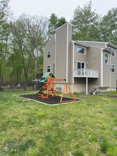 Poconos Modern Chalet I Hot Tub I Home Theater I Fenced Yard I Pet Friendly - 9