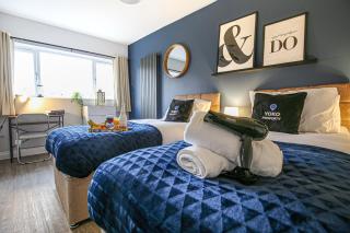 Spacious Luxury House with Smart TVs, Fast WiFi, Garden and Free Parking by Yoko Property - 0