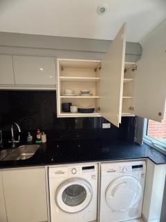 Charming & Bright Reading Stay Near River, Shops & Steps from Reading Station - 9